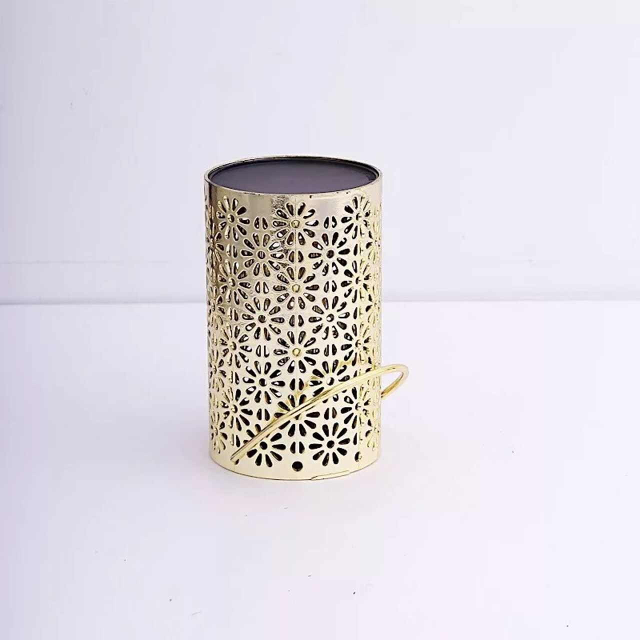 3 Metallic Gold 3x5 in Plastic LEDLANTERN LAMPS Flower Design Party Decorations